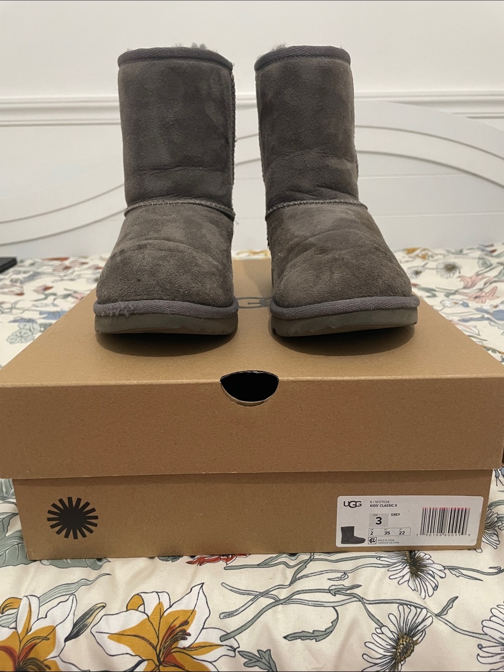 Kids UGG Short Boots in Gray